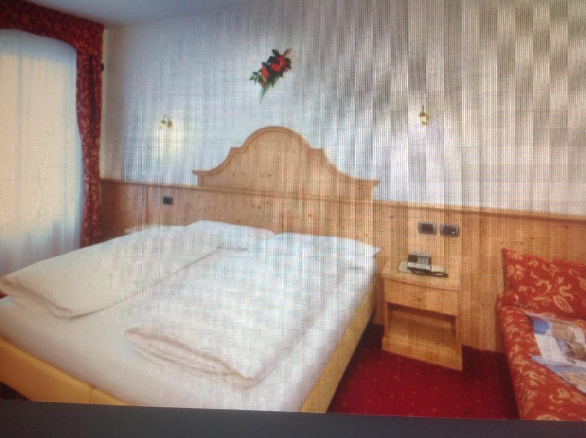 Hotel Pordoi - Fam Furgler อารับบา ภายนอก รูปภาพ
