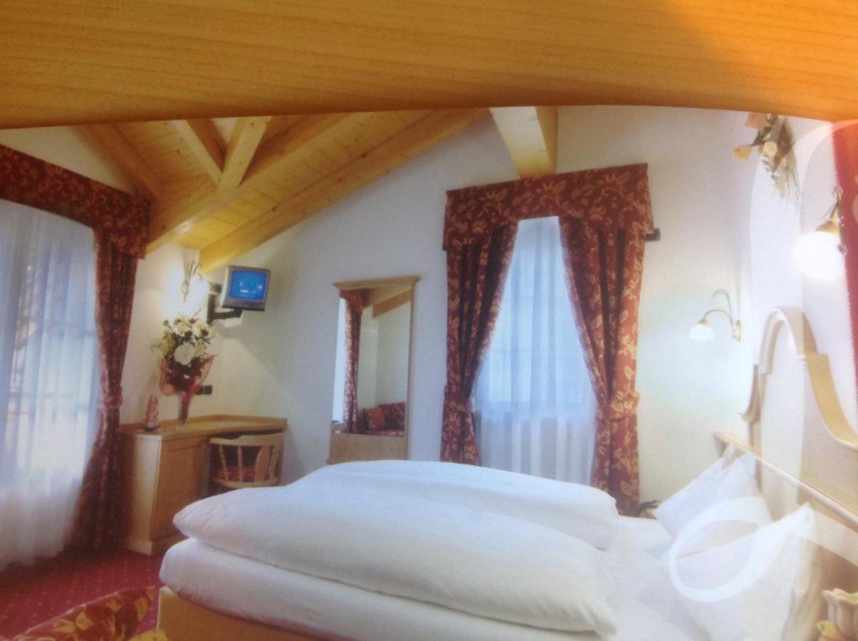 Hotel Pordoi - Fam Furgler อารับบา ภายนอก รูปภาพ